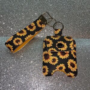 Wristlet keychain set